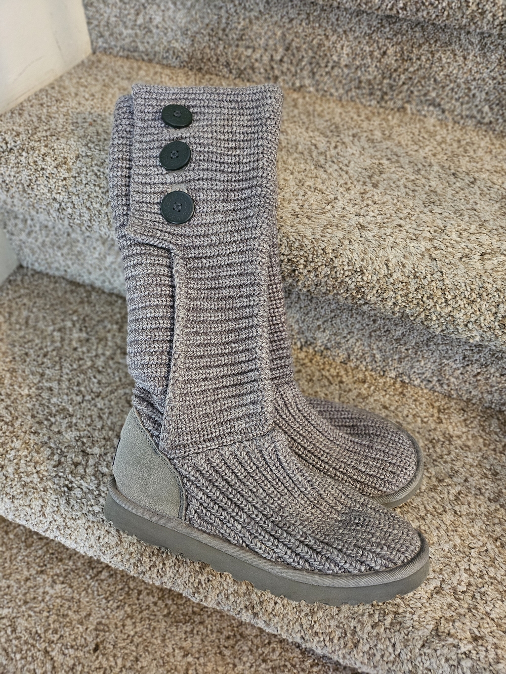 Women's sz 8 M UGG Classic Cardy Boots 5819 Shearling Footbed Grey Knit Buttons